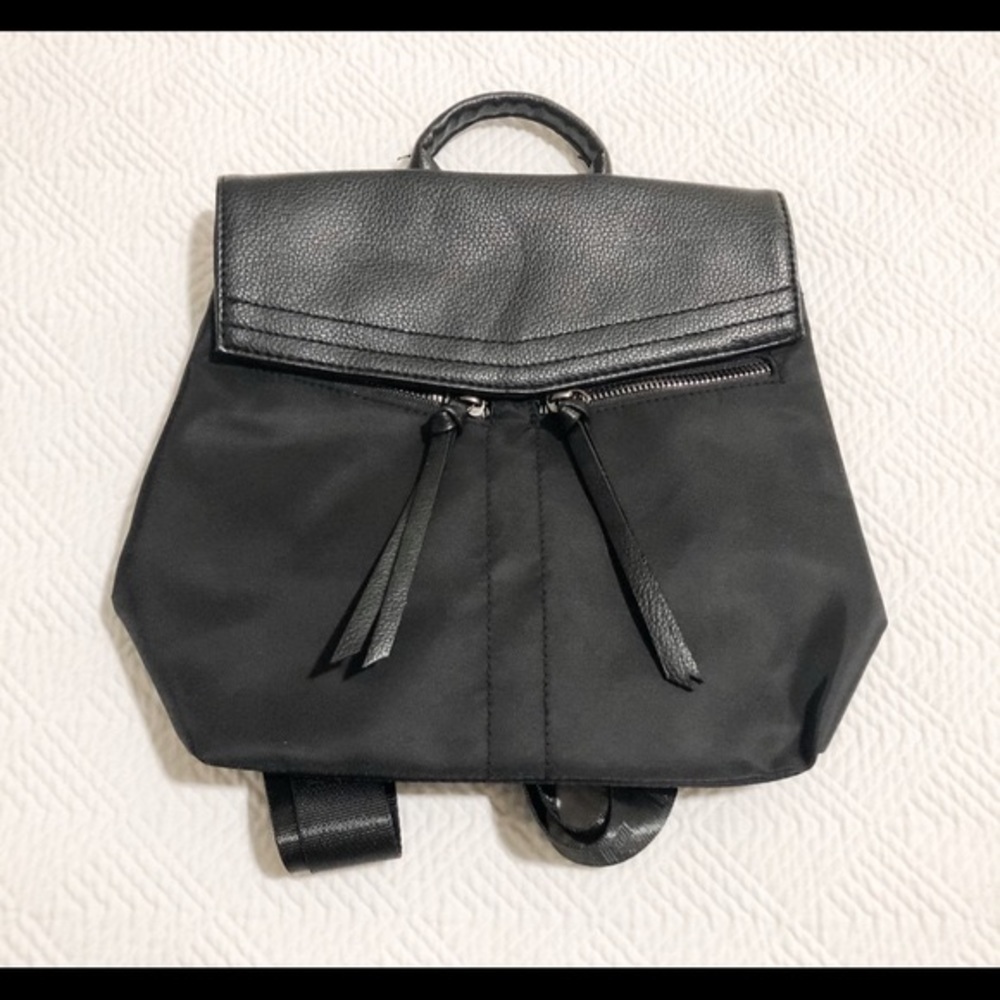 Botkier Trigger Backpack NWT - Picture 3 of 4